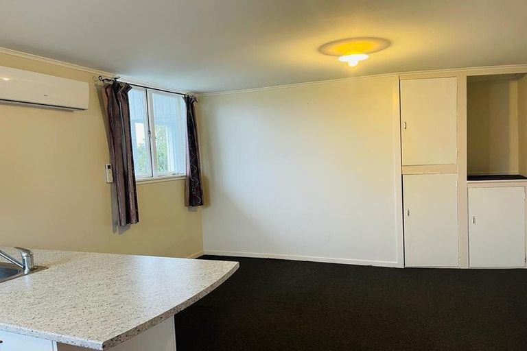 Photo of property in 22 Evans Road, Glen Eden, Auckland, 0602