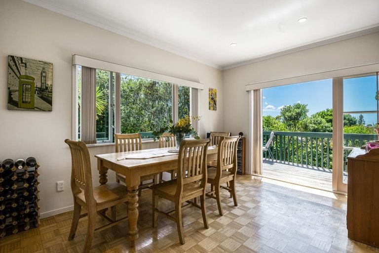 Photo of property in 16 Deane Avenue, Titirangi, Auckland, 0604