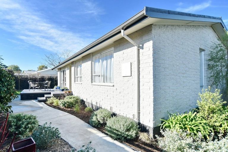 Photo of property in 4 Denniston Crescent, Redwood, Christchurch, 8051