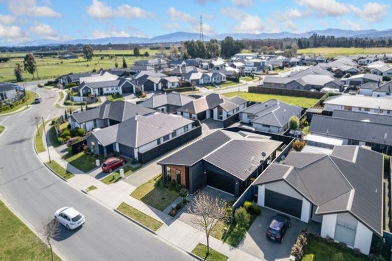 Photo of property in 28 Chatsworth Avenue, Rangiora, 7400