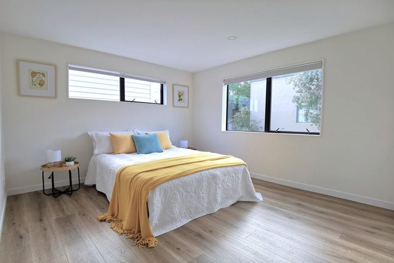 Photo of property in 57e Hogans Road, Glenfield, Auckland, 0629