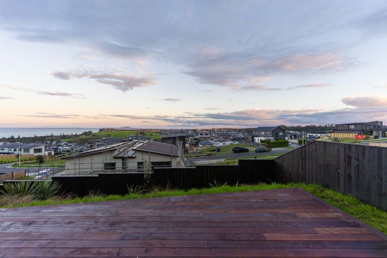 Photo of property in 218 Vaughans Road, Long Bay, Auckland, 0792