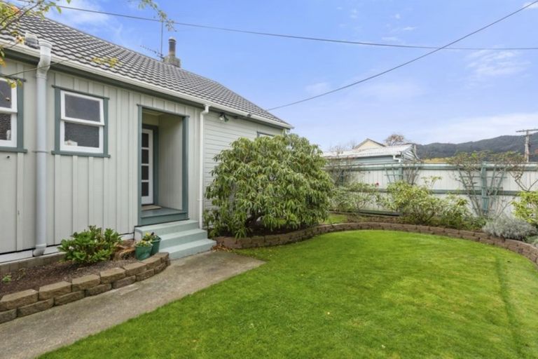 Photo of property in 20 Gibson Crescent, Naenae, Lower Hutt, 5011
