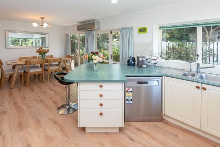 Photo of property in 2/130 Sandspit Road, Shelly Park, Auckland, 2014