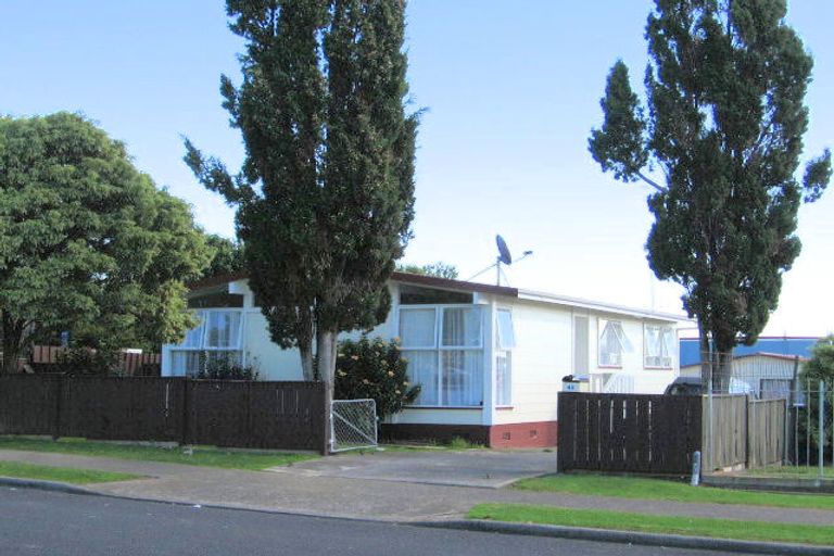 Photo of property in 49 Othello Drive, Clover Park, Auckland, 2023
