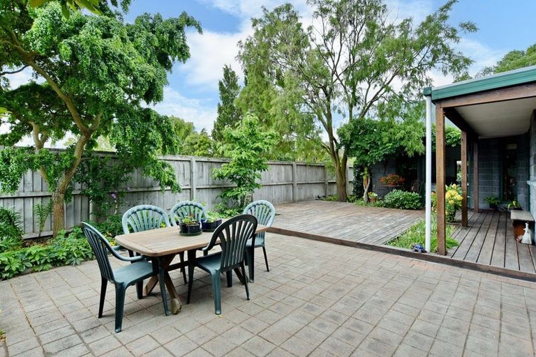 Photo of property in 1/5 Winters Road, Redwood, Christchurch, 8051