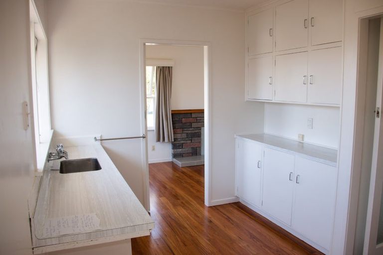 Photo of property in 1/22 Old Lake Road, Narrow Neck, Auckland, 0624