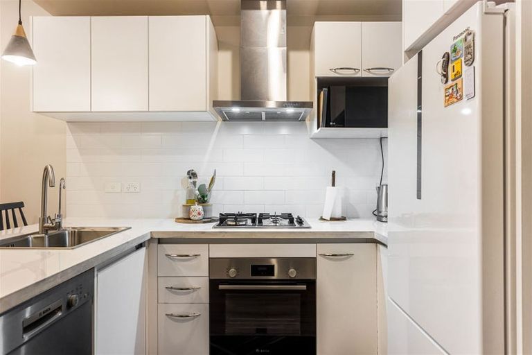 Photo of property in 4/6 Hepburn Road, Glendene, Auckland, 0602