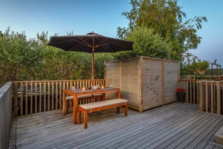 Photo of property in 40 Verran Road, Birkdale, Auckland, 0626