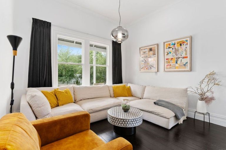 Photo of property in 250 Main Street, Greytown, 5712