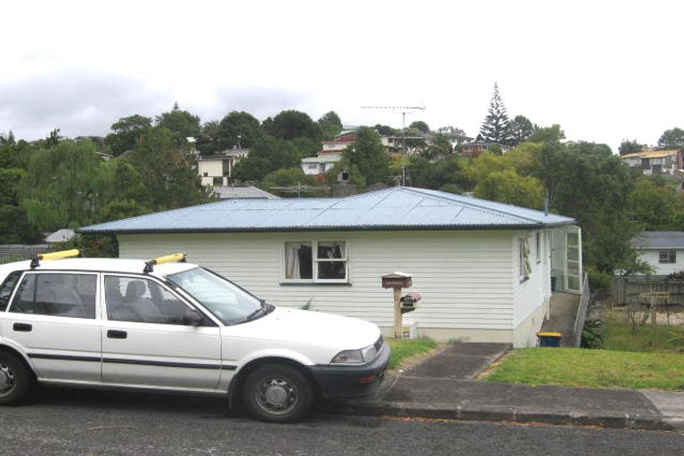Photo of property in 11 Wykeham Place, Glenfield, Auckland, 0629