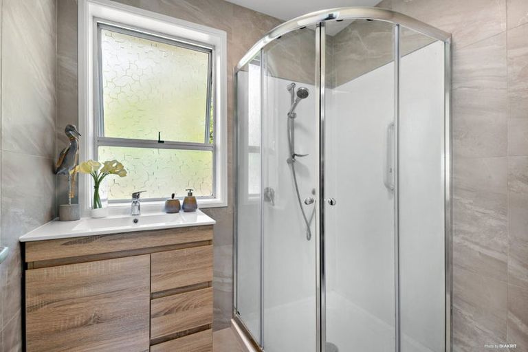 Photo of property in 2/7 Malters Place, Browns Bay, Auckland, 0630