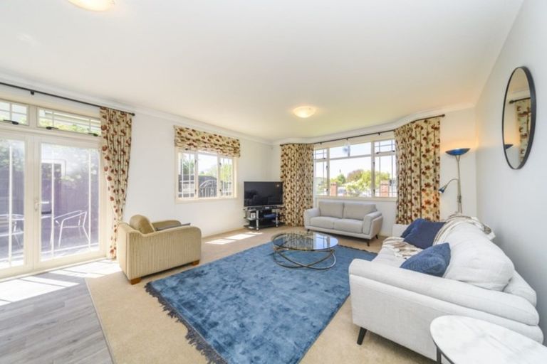 Photo of property in 8 Kowhai Avenue, Takaro, Palmerston North, 4410