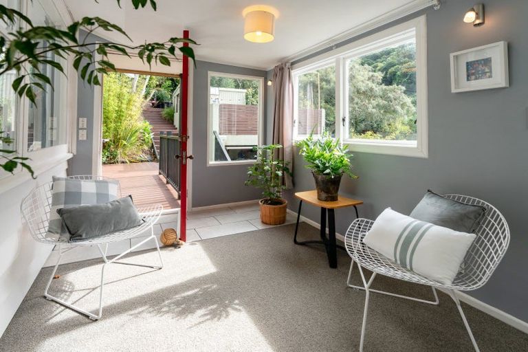 Photo of property in 6 Maybury Way, Island Bay, Wellington, 6023