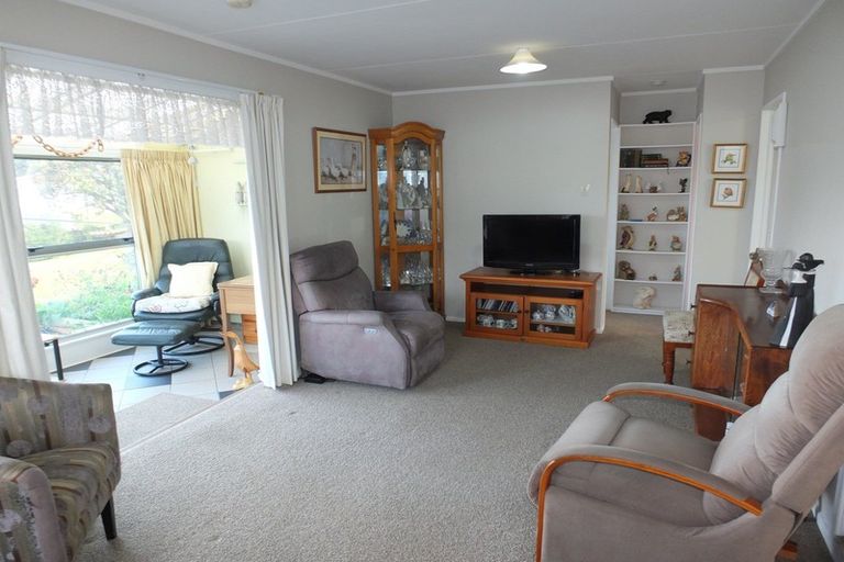 Photo of property in 27 Hennessy Street East, Foxton Beach, Foxton, 4815