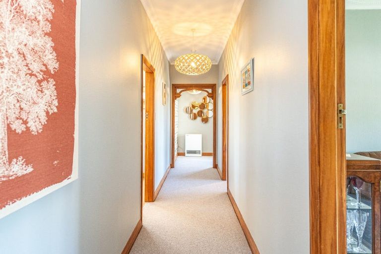 Photo of property in 2 Tarata Street, Saint Johns Hill, Whanganui, 4501