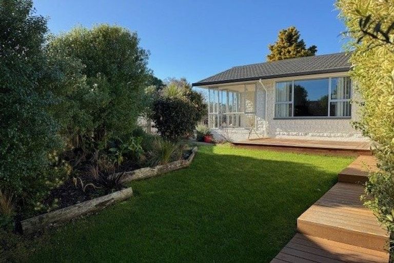 Photo of property in 20 Woodstock Place, Russley, Christchurch, 8042