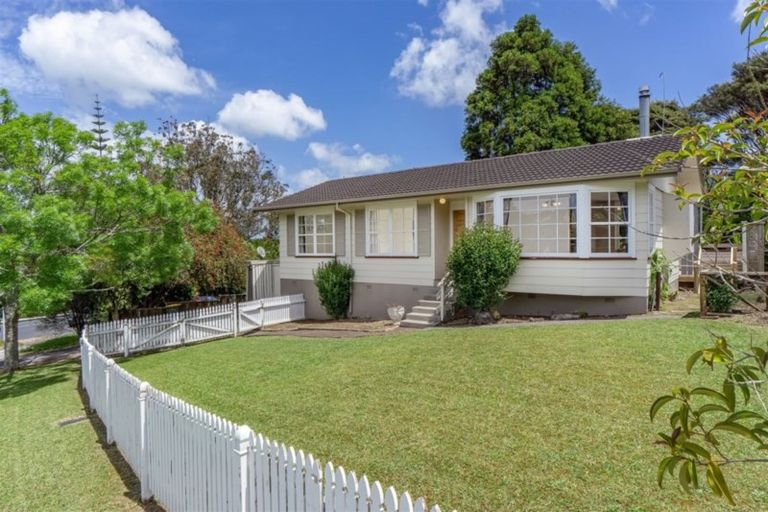 Photo of property in 61 Easton Park Parade, Glenfield, Auckland, 0629