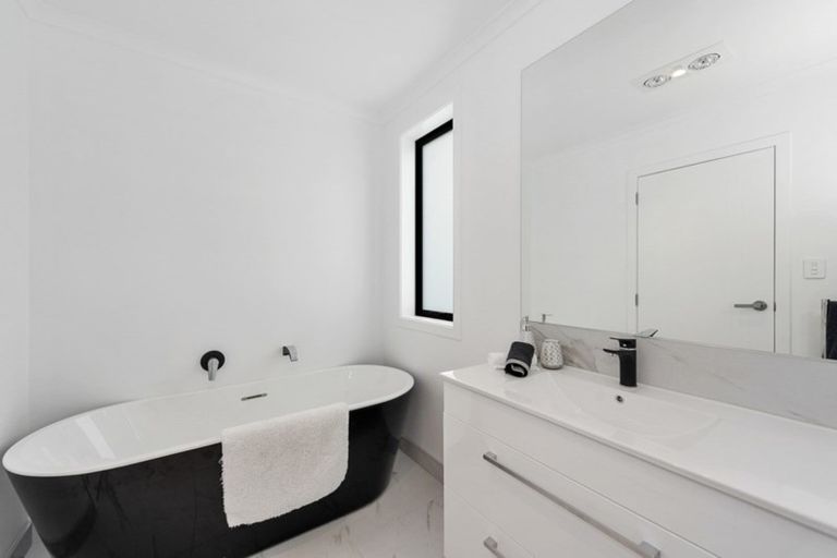 Photo of property in 20 Te Tiireke Drive, Glenview, Hamilton, 3206