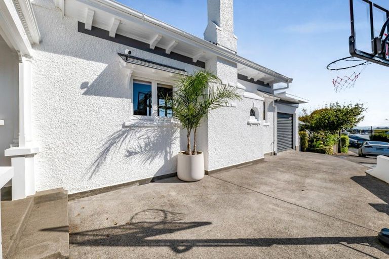 Photo of property in 6 Ridge Lane, New Plymouth, 4310