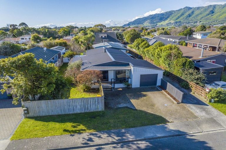 Photo of property in 29a Oriwa Street, Waikanae, 5036