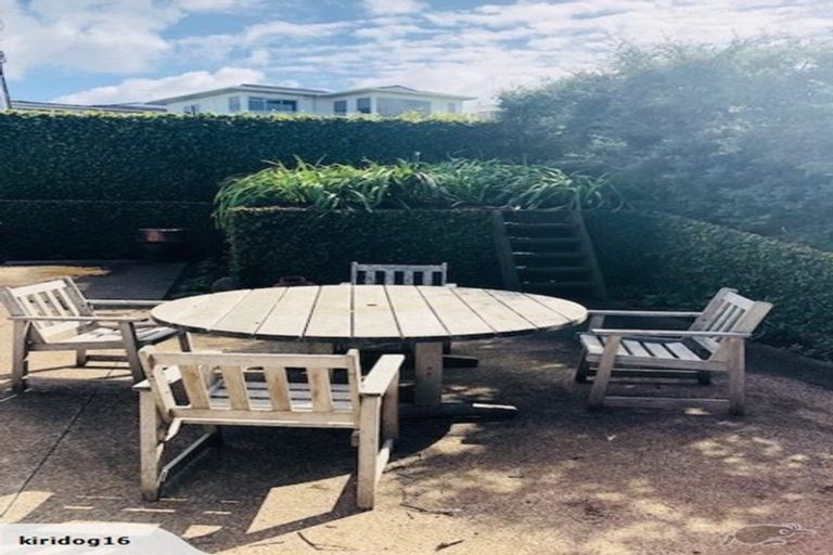 Photo of property in 23 Seaview Road, Castor Bay, Auckland, 0620