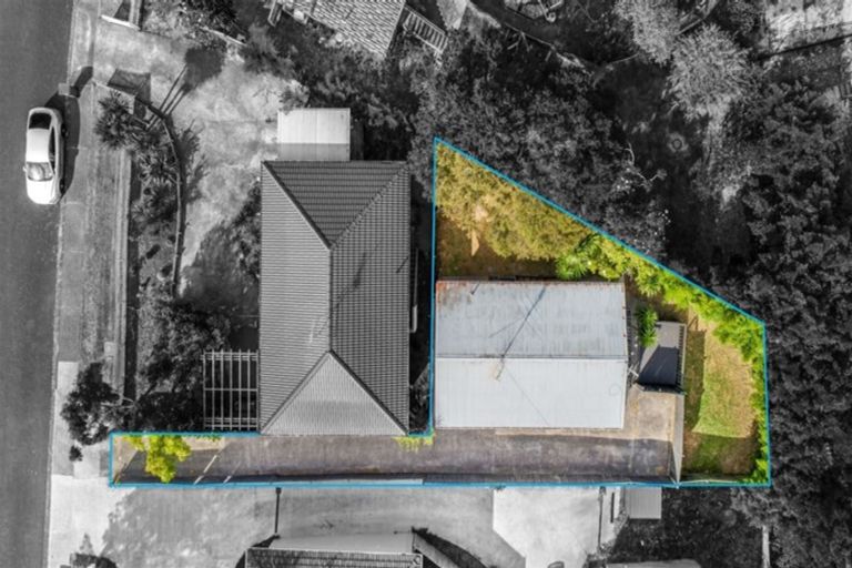 Photo of property in 1/14 Barnfield Place, Glendene, Auckland, 0602