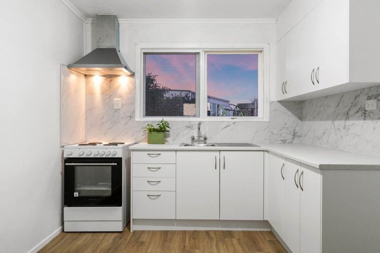 Photo of property in 2/10 Mahon Place, Papatoetoe, Auckland, 2025