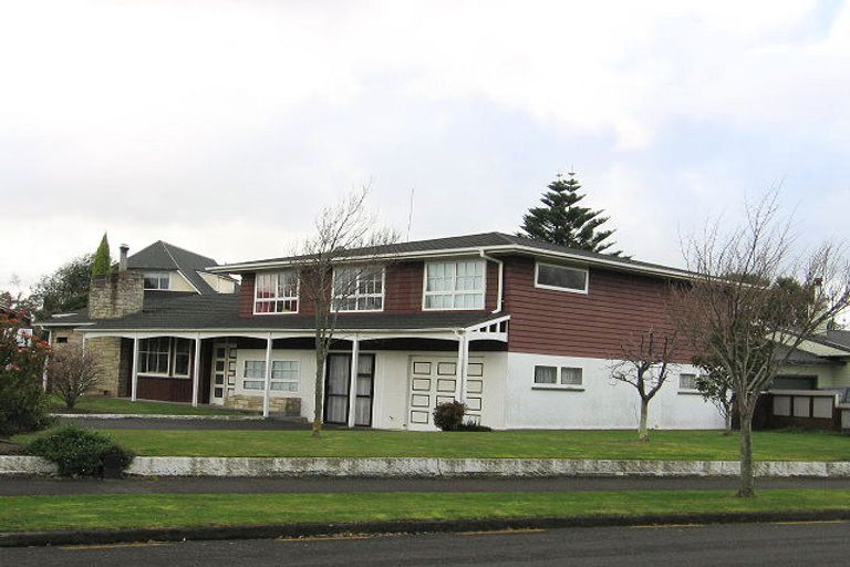 Photo of property in 31 Churchill Avenue, Hokowhitu, Palmerston North, 4410