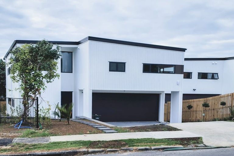 Photo of property in 2 Embling Place, Eastern Beach, Auckland, 2012