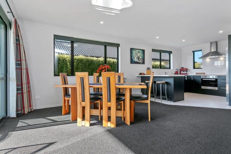 Photo of property in 27 Plescher Crescent, Leamington, Cambridge, 3432