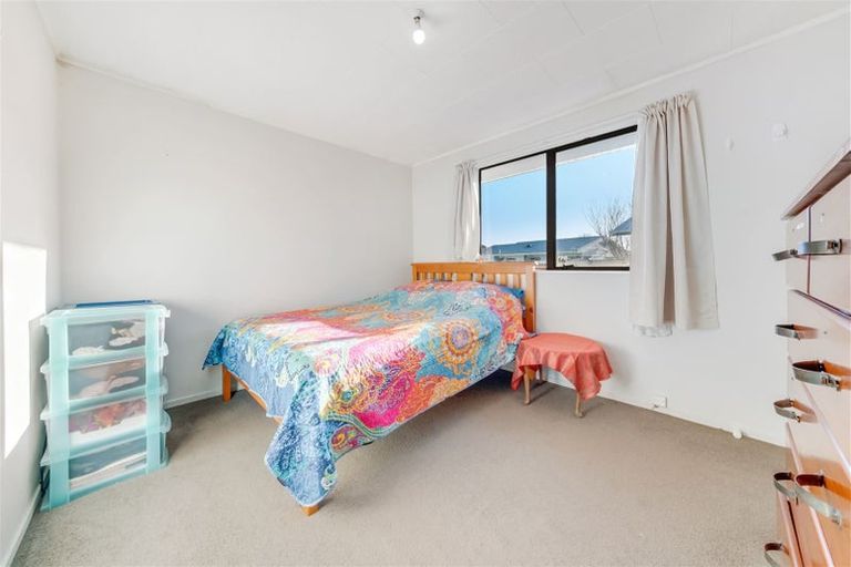 Photo of property in 2/28 Kennington Drive, Clendon Park, Auckland, 2103