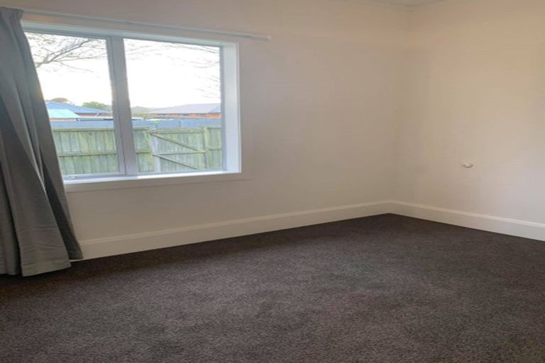 Photo of property in 16 Wainoni Road, Wainoni, Christchurch, 8061