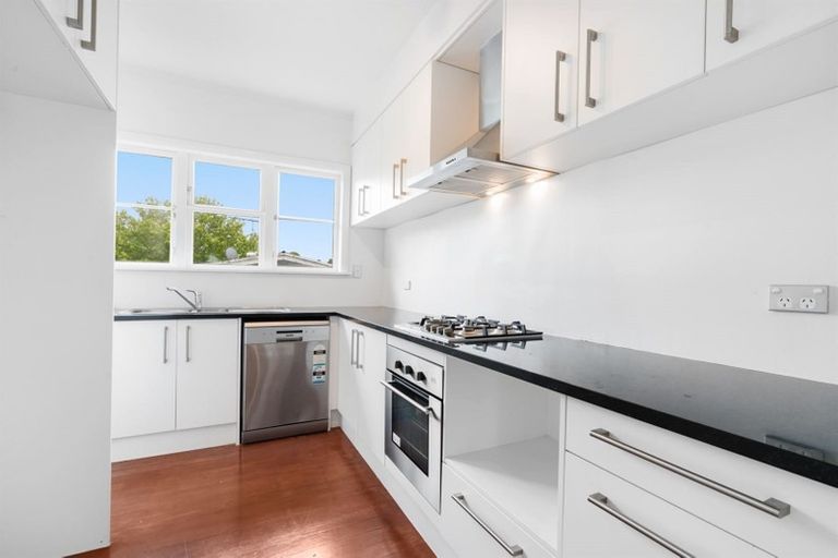 Photo of property in 2/85 Diana Drive, Glenfield, Auckland, 0627