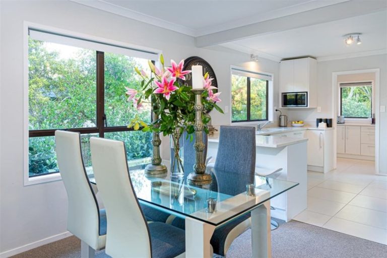 Photo of property in 8a Westbourne Road, Murrays Bay, Auckland, 0630