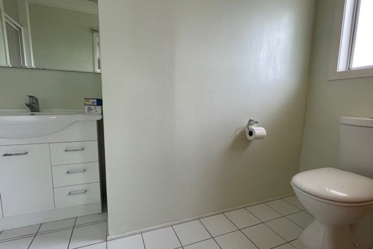 Photo of property in 17 Sumich Place, West Harbour, Auckland, 0618