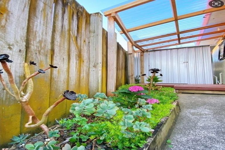 Photo of property in 2/175 Bradbury Road, Highland Park, Auckland, 2010