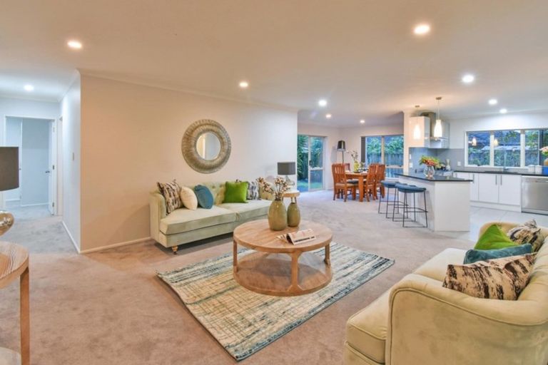 Photo of property in 14 Brosna Place, East Tamaki, Auckland, 2016