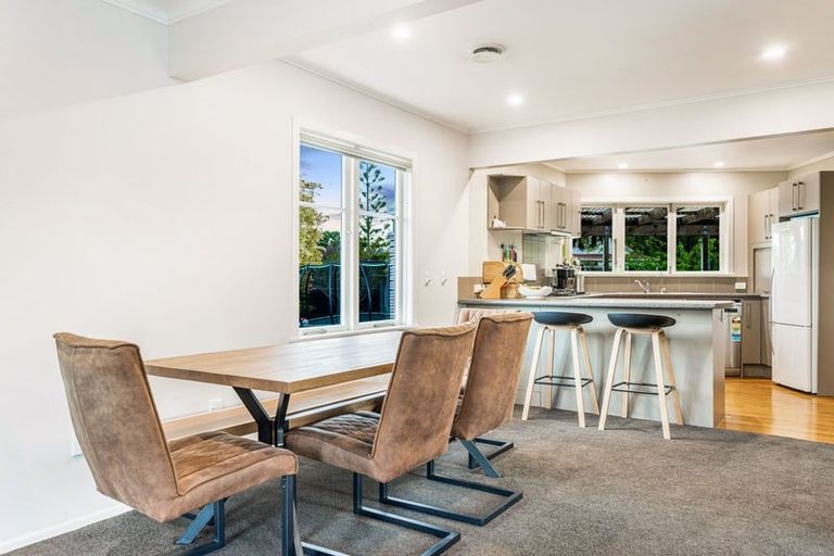 Photo of property in 15 Divich Avenue, Te Atatu South, Auckland, 0610