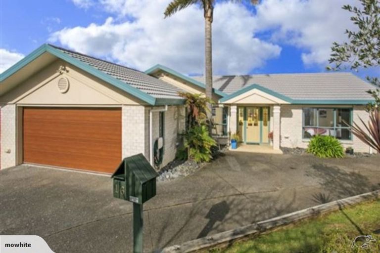 Photo of property in 16 Bluebird Crescent, Unsworth Heights, Auckland, 0632