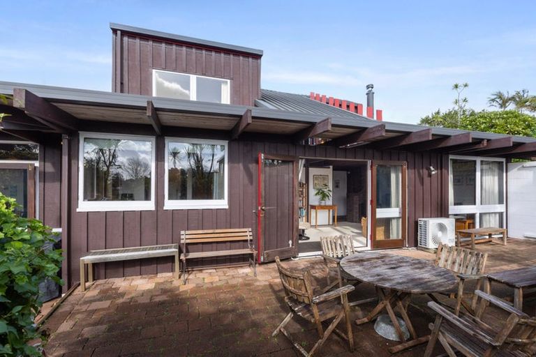 Photo of property in 18 Miraka Place, Birkenhead, Auckland, 0626