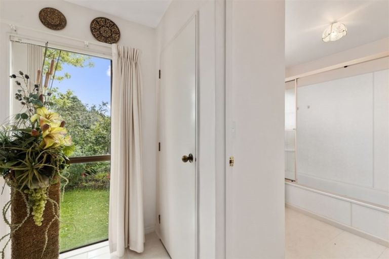 Photo of property in 2/12 Centorian Drive, Windsor Park, Auckland, 0632