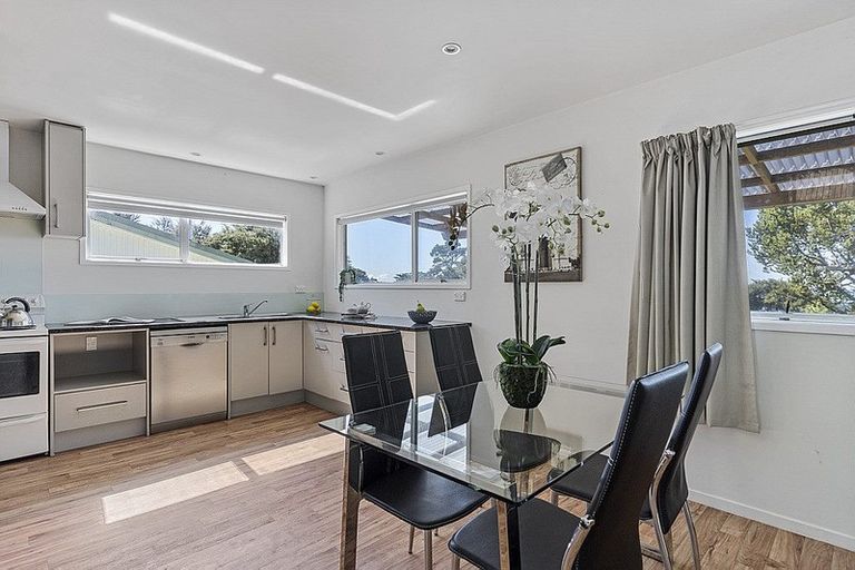 Photo of property in 742 South Titirangi Road, Titirangi, Auckland, 0604