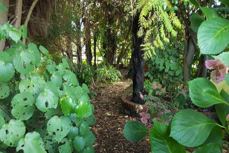 Photo of property in 52 Takiroa Street, Urenui, 4375