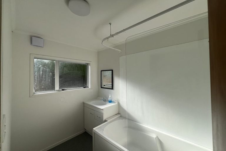 Photo of property in 99 Kemp Road, Massey, Auckland, 0614