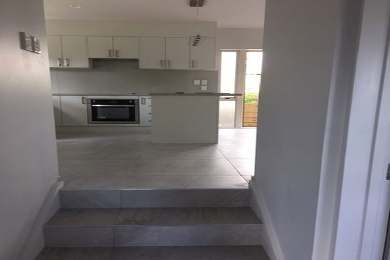 Photo of property in 34 Tamahere Drive, Glenfield, Auckland, 0629