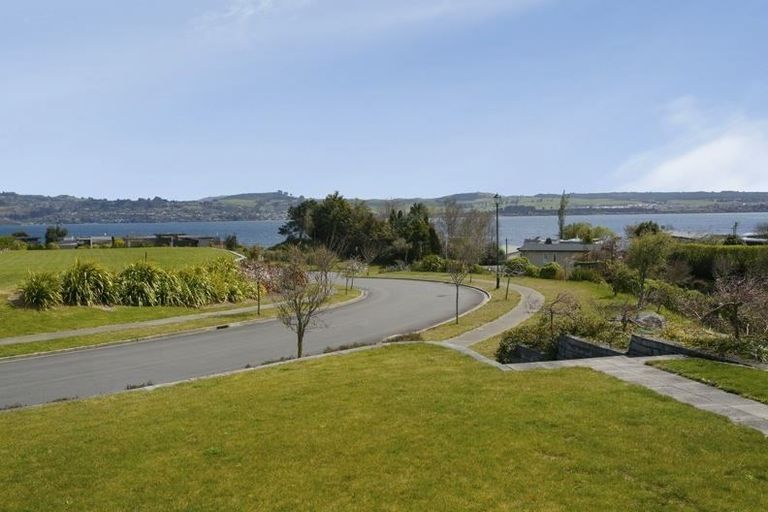 Photo of property in 30 Pukenamu Road, Rainbow Point, Taupo, 3330