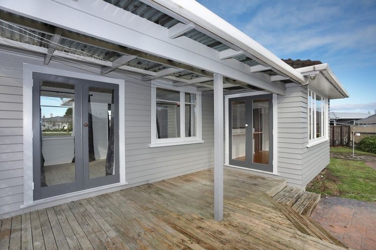 Photo of property in 114 East Street, Feilding, 4702