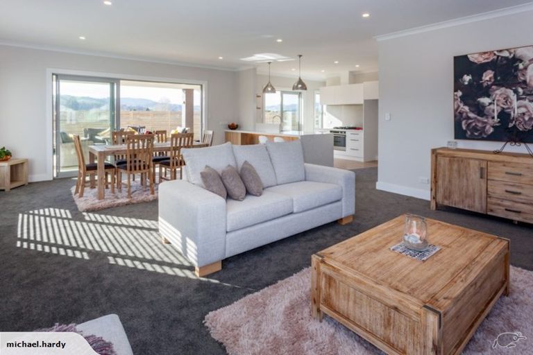 Photo of property in 154 Kupe Drive, Whitianga, 3510