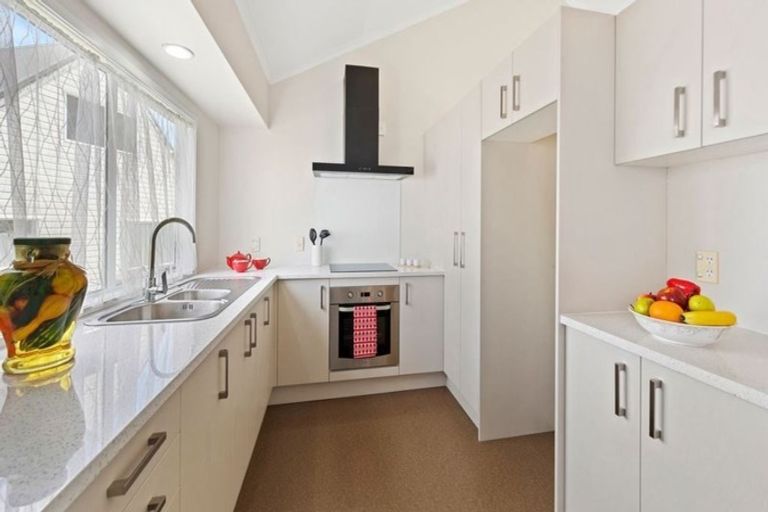 Photo of property in 2/20 Solveig Place, Randwick Park, Auckland, 2105